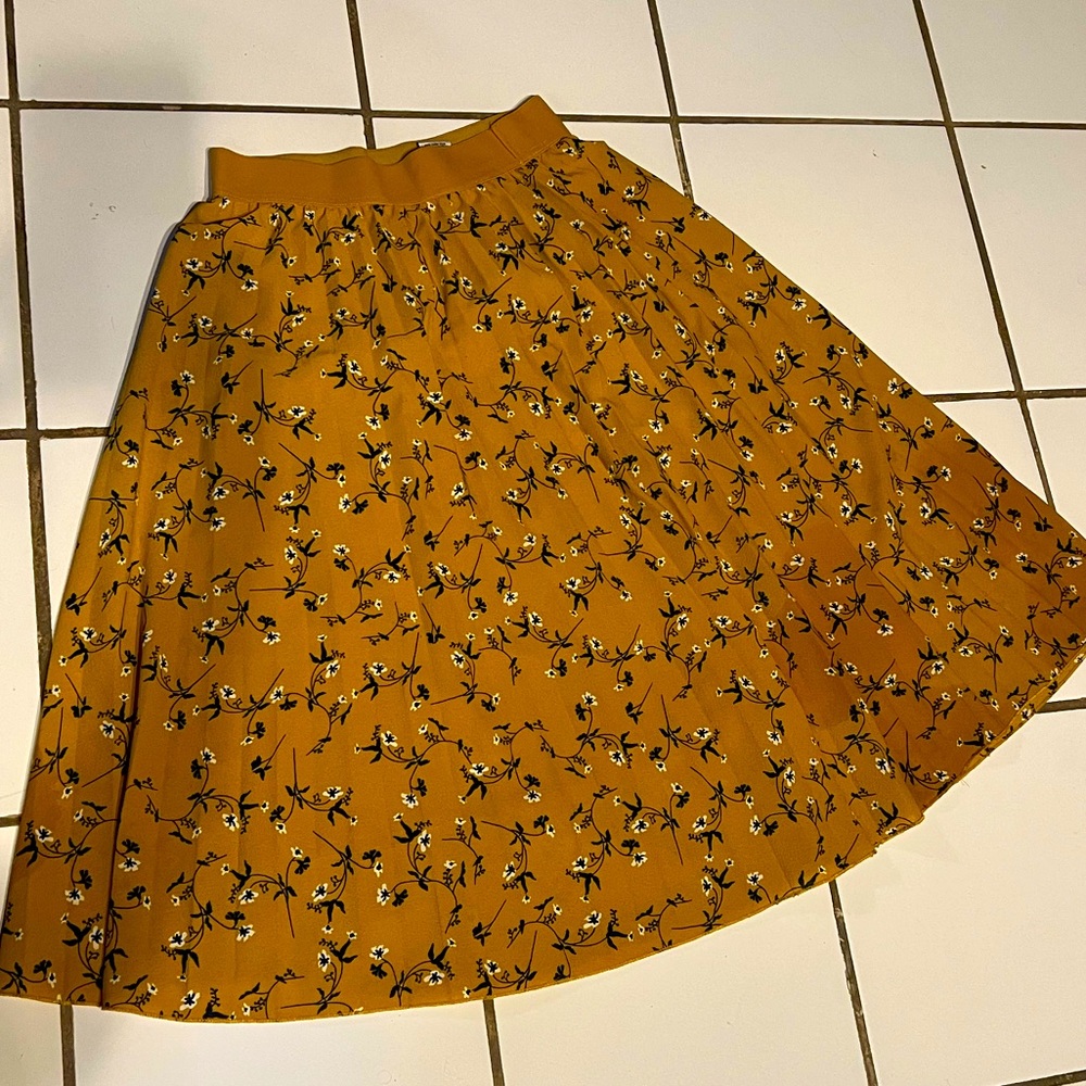 Andi + James medium yellow floral skirt